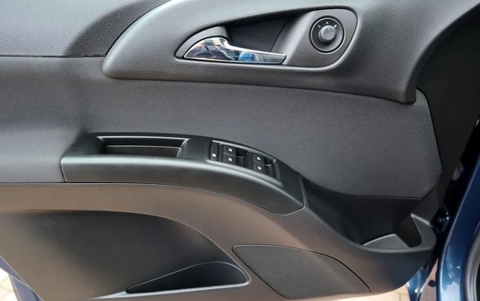 Opel Meriva cena 30900 przebieg: 149000, rok produkcji 2015 z Ustka małe 326